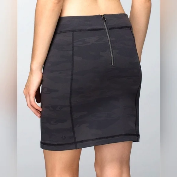 Lululemon Rocket Pencil Skirt Black Retro Grey Camo Zip Pockets Stretch Size 4 - Picture 3 of 16